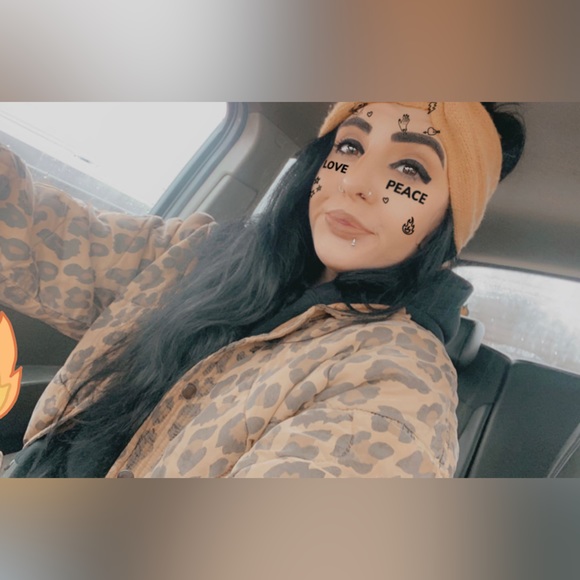 meet your posher, Whitney! - Picture 2 of 4